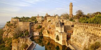 Chittorgarh Fort History,Various attacks, Architecture & Structure Details in Hindi