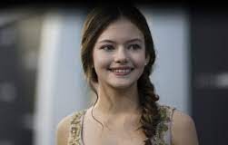 Mackenzie Foy Biography, Age, Height, Model and Boyfriend Mackenzie Foy in hindi