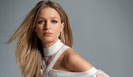 Melissa Benoist Net Worth, Biography, Age, Wiki, Height, Family, Boyfriend Melissa Benoist Net Worth